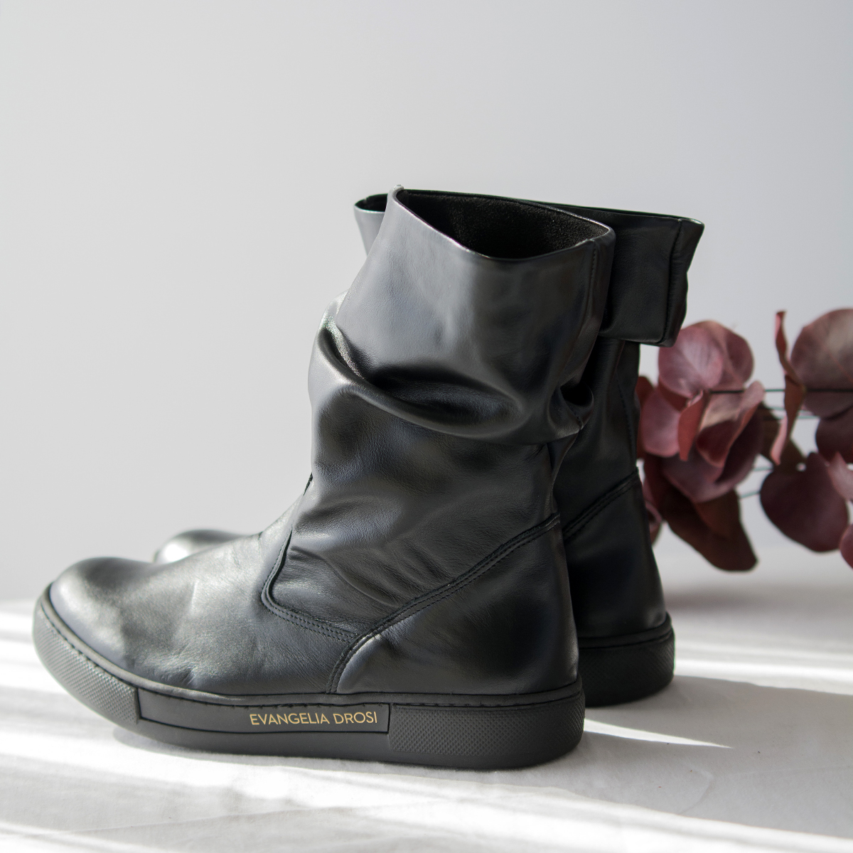 ΜΑΥΡΕΣ ΜΠΟΤΕΣ ΜΕ ΣΟΥΡΑ