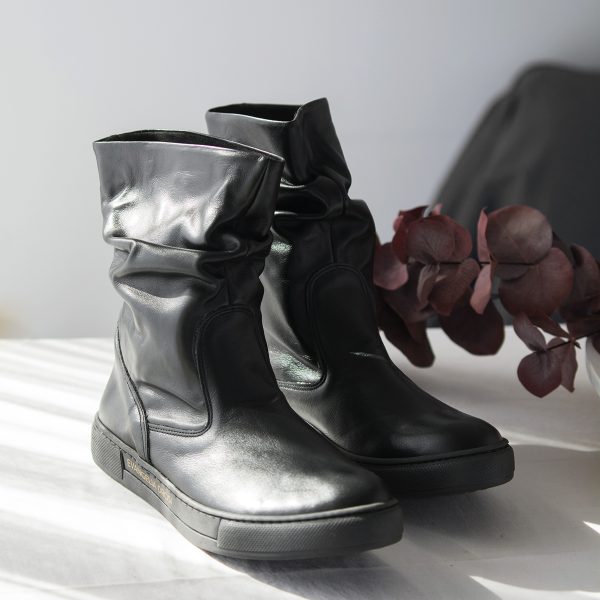 ΜΑΥΡΕΣ ΜΠΟΤΕΣ ΜΕ ΣΟΥΡΑ