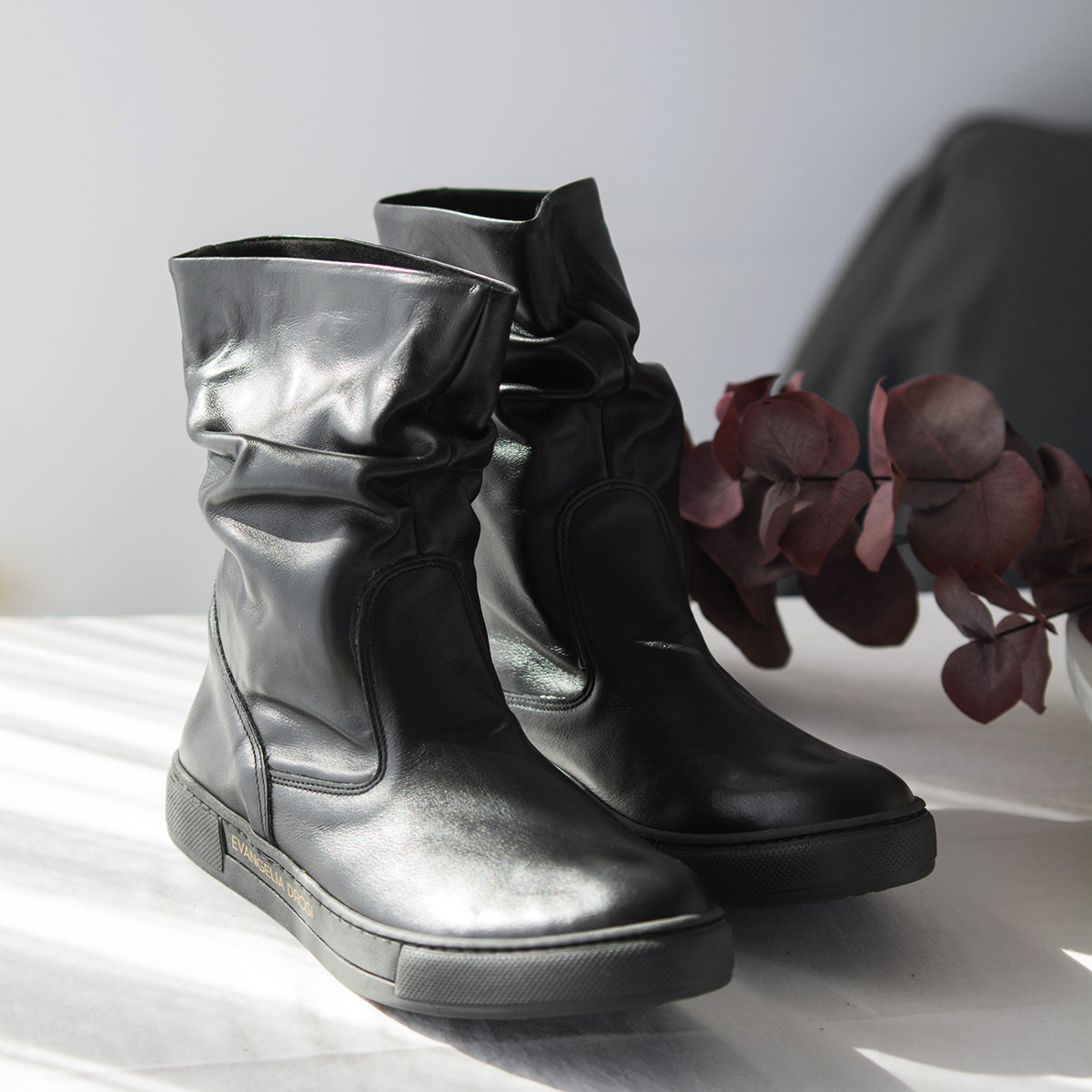 ΜΑΥΡΕΣ ΜΠΟΤΕΣ ΜΕ ΣΟΥΡΑ