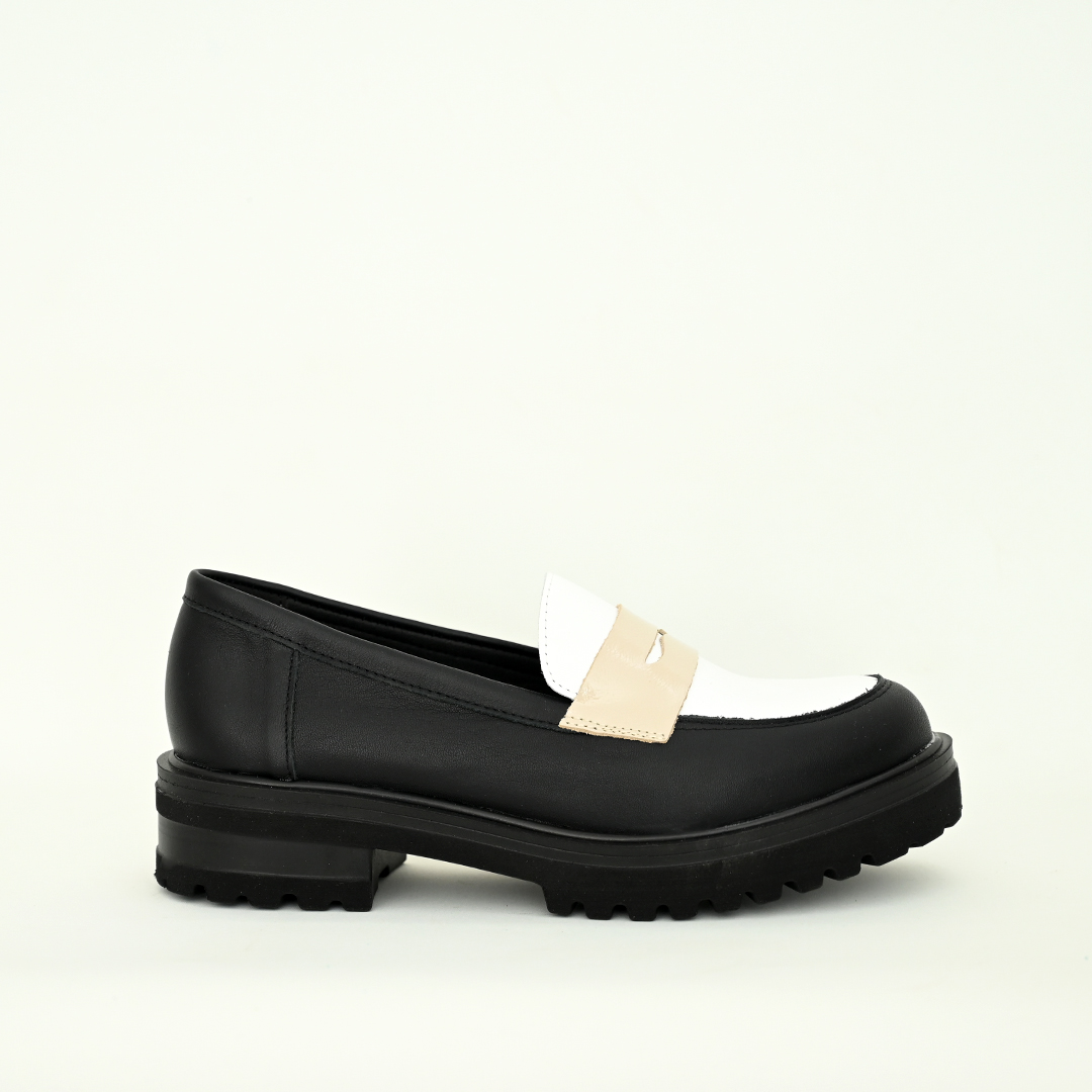BLACK&WHITE LOAFERS