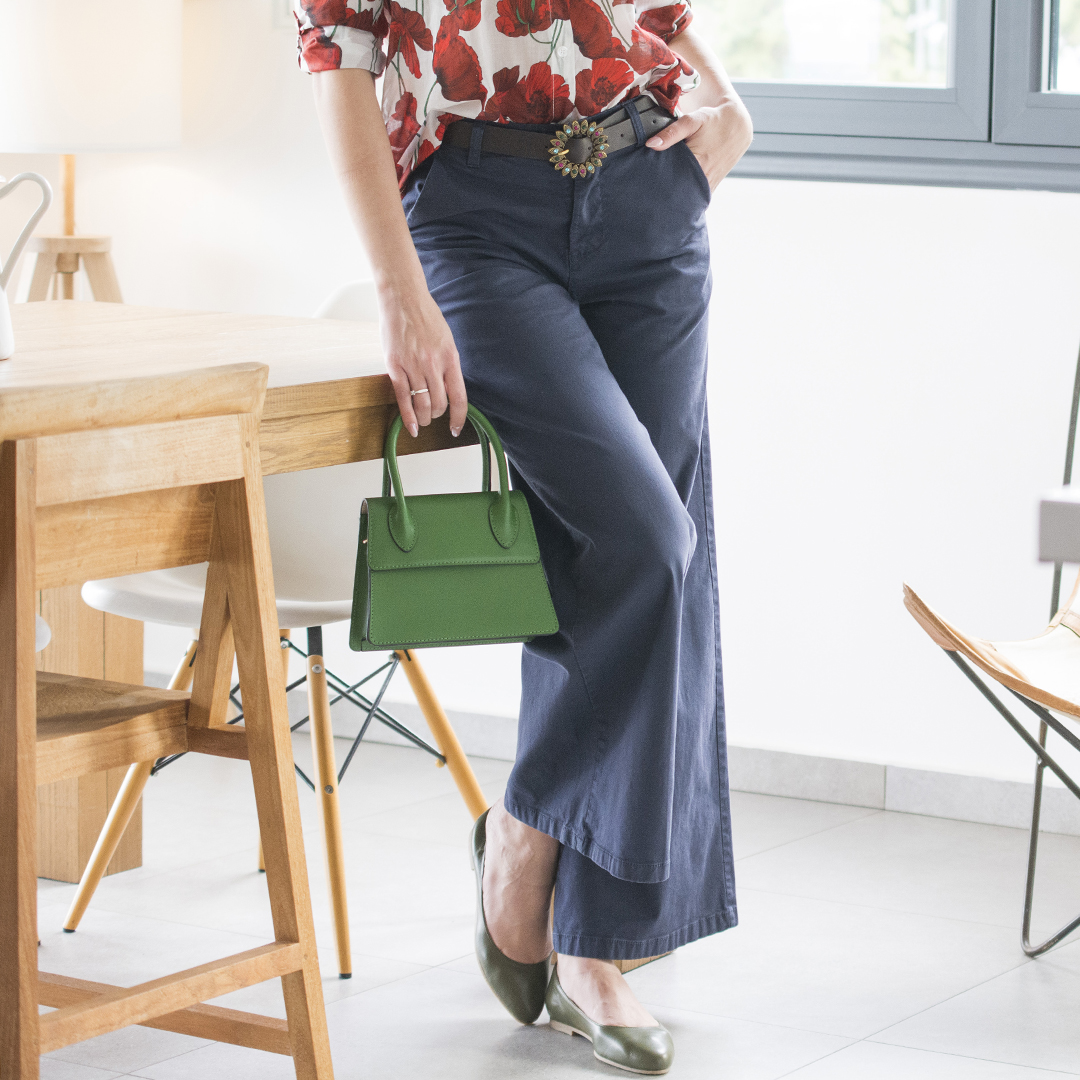 ΠΑΝΤΕΛΟΝΑ ΜΠΛΕ