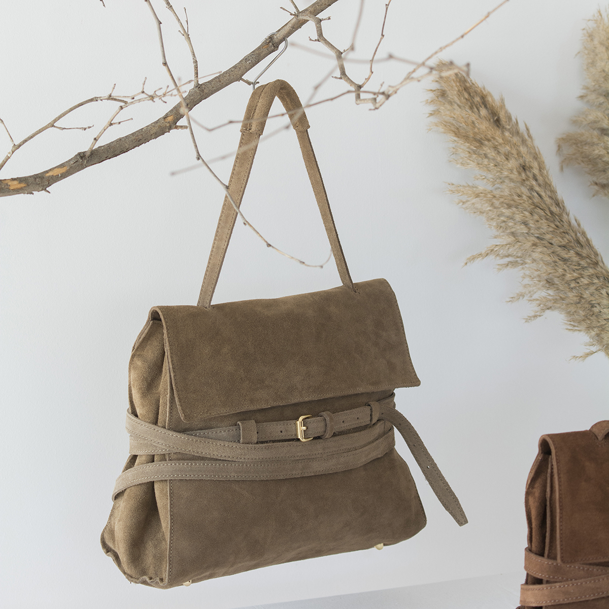 ΤΣΑΝΤΑ ΑΠΟ ΔΕΡΜΑ ΩΜΟΥ ΚΑΙ ΧΙΑΣΤΙ