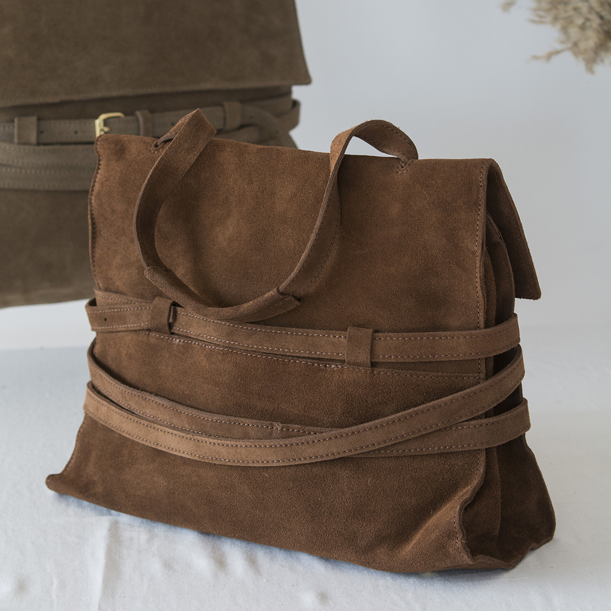 ΤΣΑΝΤΑ ΑΠΟ ΔΕΡΜΑ ΩΜΟΥ ΚΑΙ ΧΙΑΣΤΙ