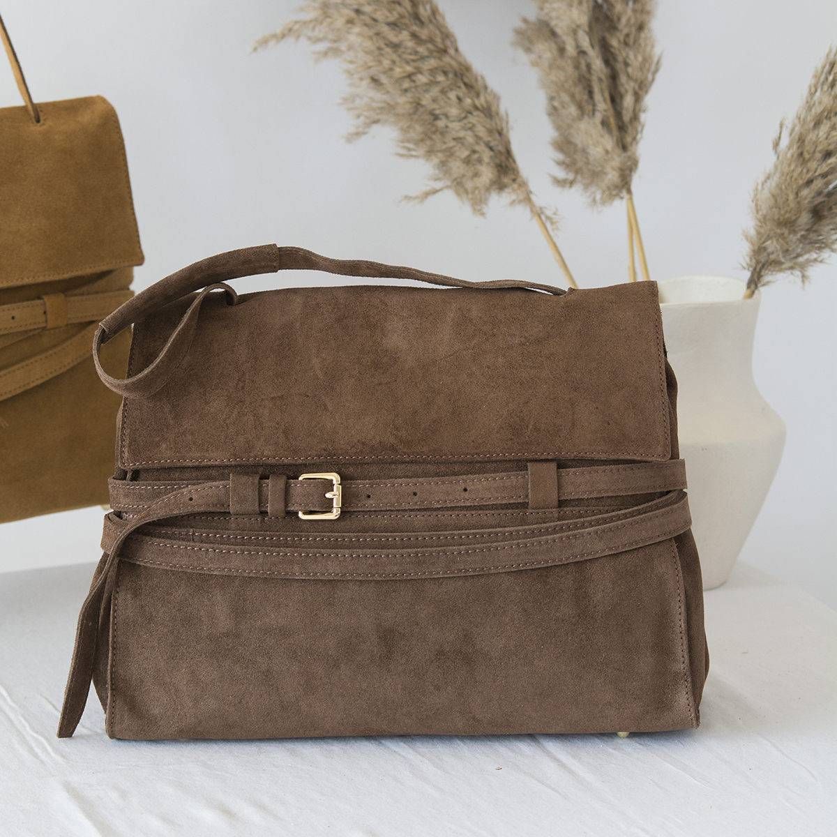 ΤΣΑΝΤΑ ΑΠΟ ΔΕΡΜΑ ΩΜΟΥ ΚΑΙ ΧΙΑΣΤΙ