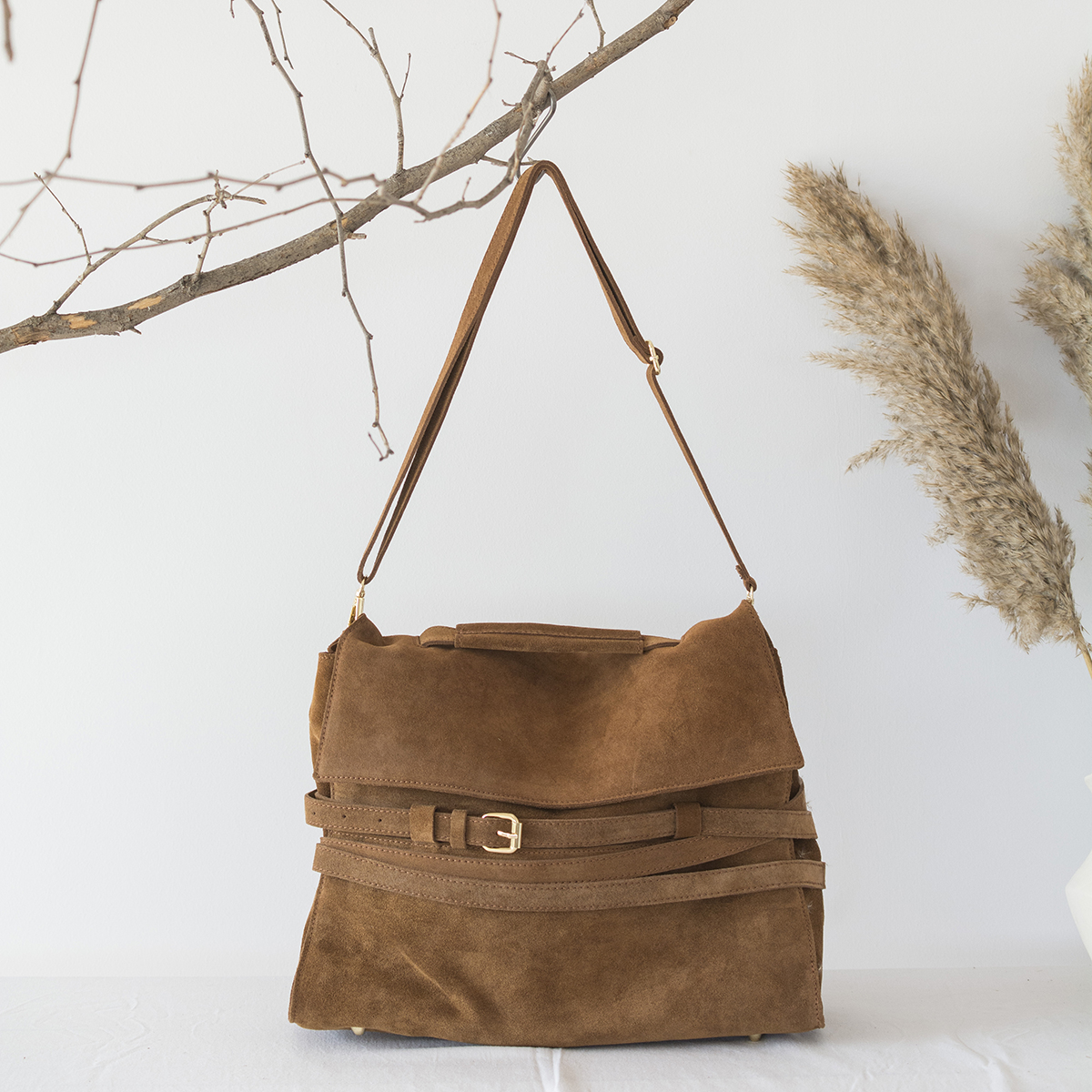 ΤΣΑΝΤΑ ΑΠΟ ΔΕΡΜΑ ΩΜΟΥ ΚΑΙ ΧΙΑΣΤΙ