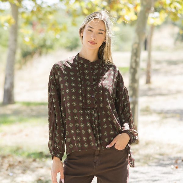 ΠΟΥΚΑΜΙΣΟ ΜΕ ΡΟΜΒΟΥΣ