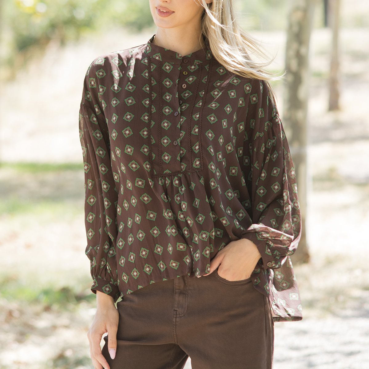 ΠΟΥΚΑΜΙΣΟ ΜΕ ΡΟΜΒΟΥΣ