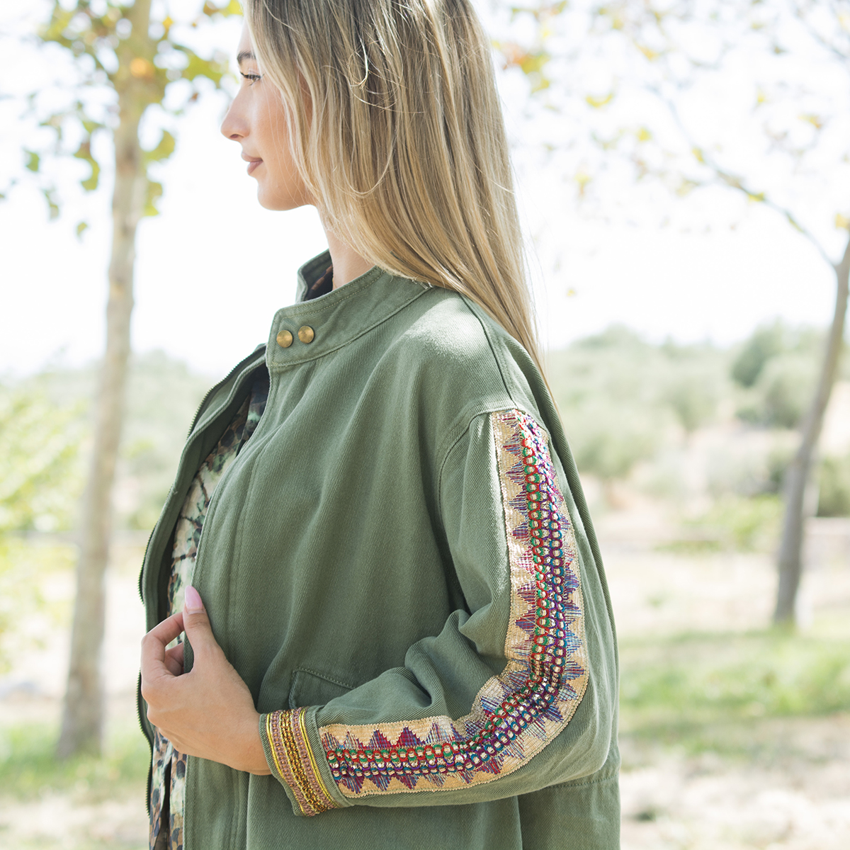 ΤΖΑΚΕΤ ΜΕ ΚΕΝΤΗΜΑ ΣΤΑ ΜΑΝΙΚΙΑ