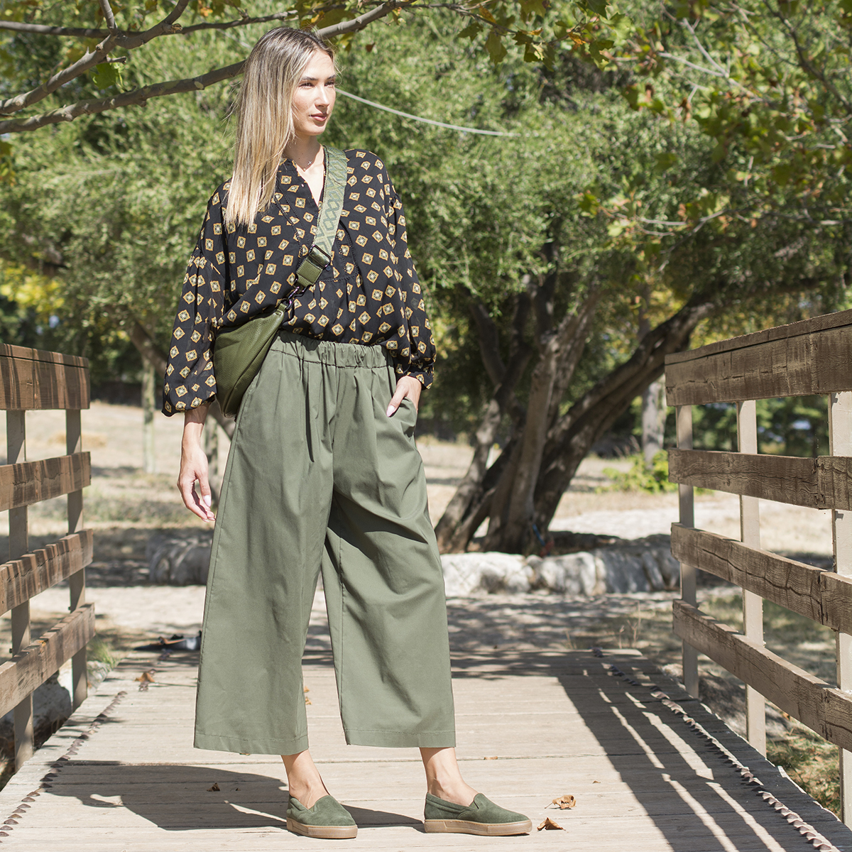 ΠΟΥΚΑΜΙΣΟ ΜΕ ΡΟΜΒΟΥΣ