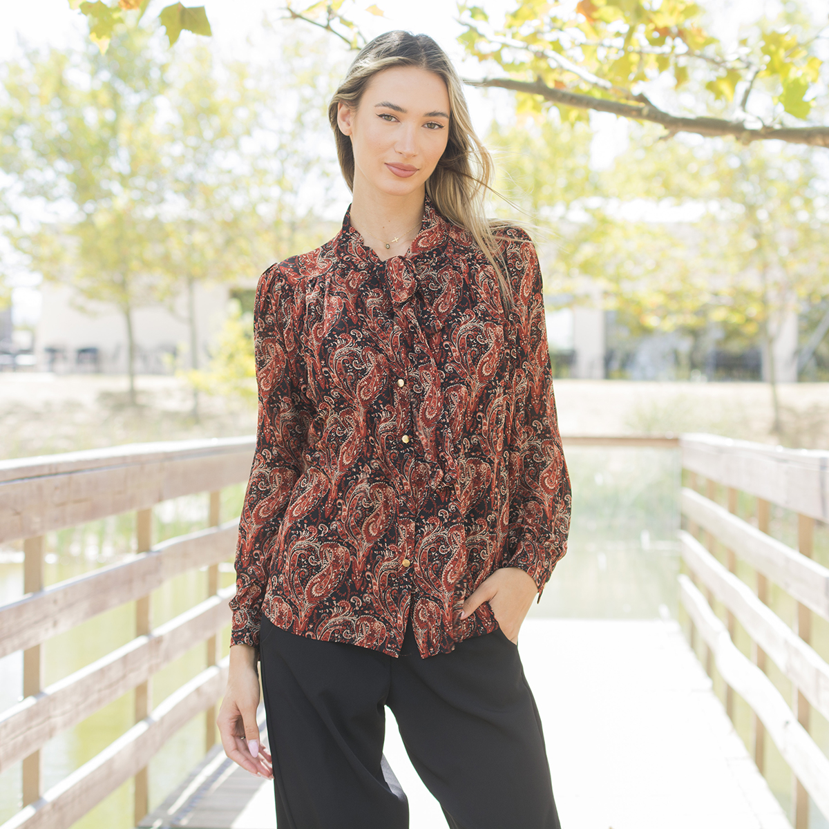 ΠΟΥΚΑΜΙΣΟ ΜΕ ΛΑΧΟΥΡΙΑ