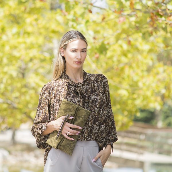 ΠΟΥΚΑΜΙΣΟ ΜΕ ΛΑΧΟΥΡΙΑ