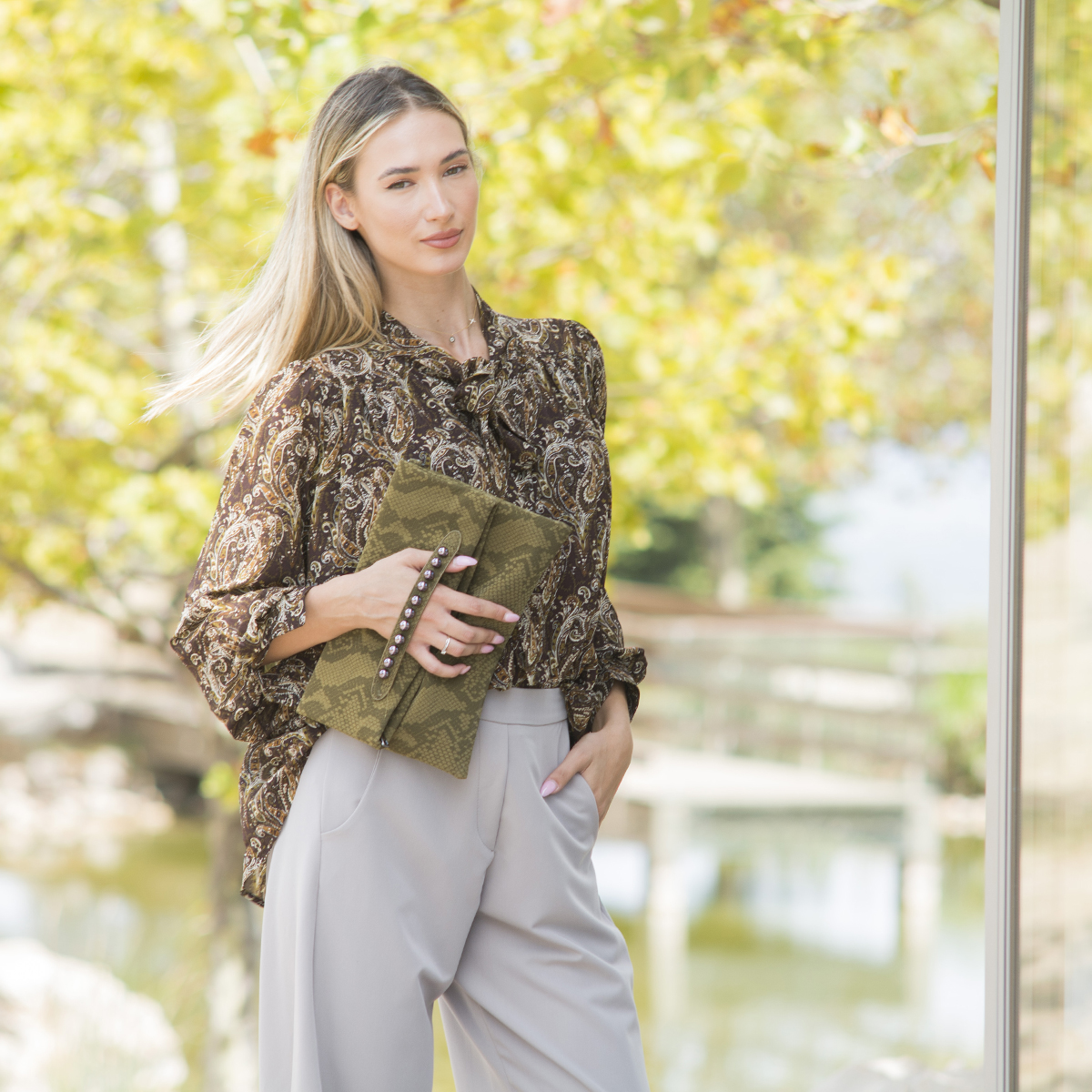 ΠΟΥΚΑΜΙΣΟ ΜΕ ΛΑΧΟΥΡΙΑ