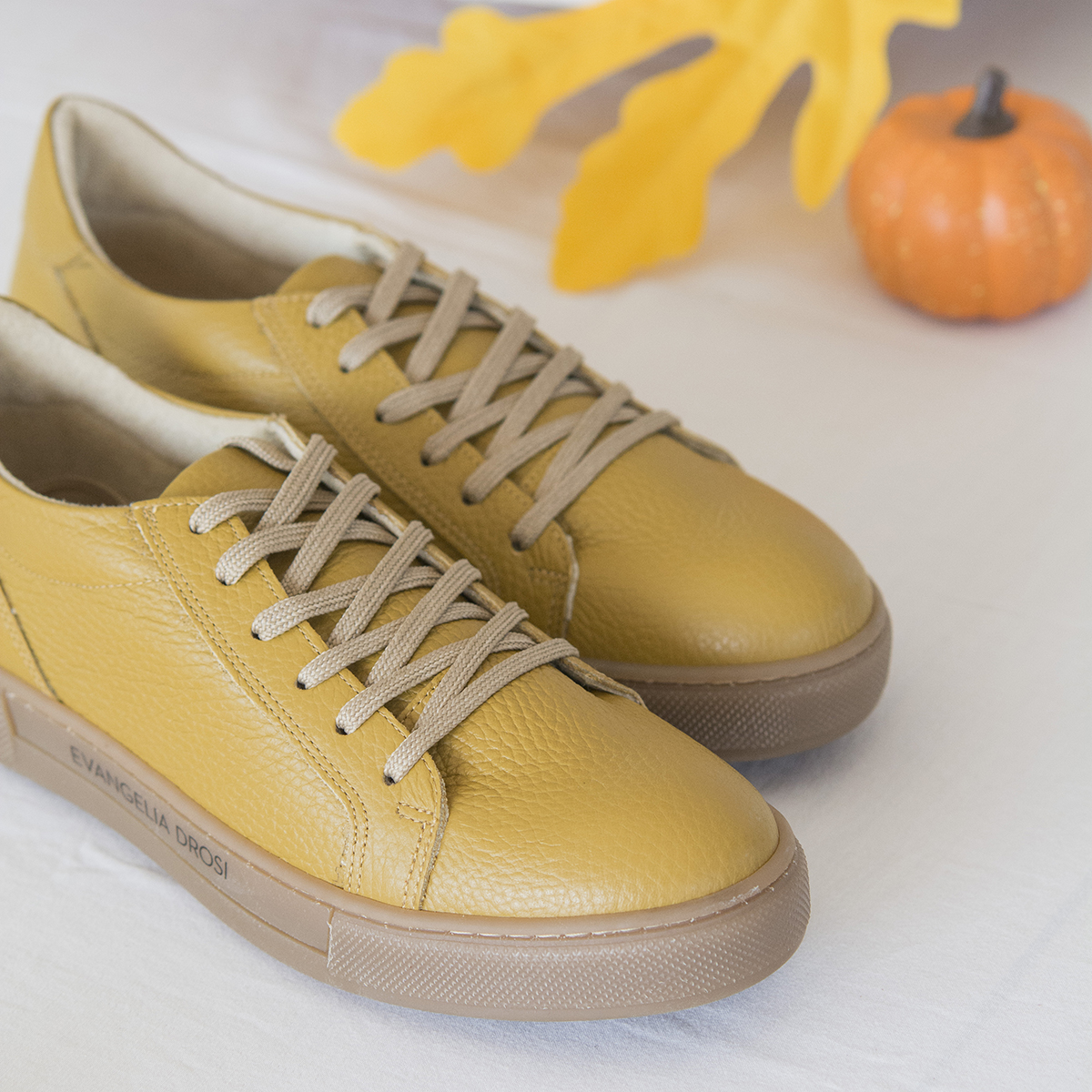 SNEAKERS ΜΟΥΣΤΑΡΔΙ