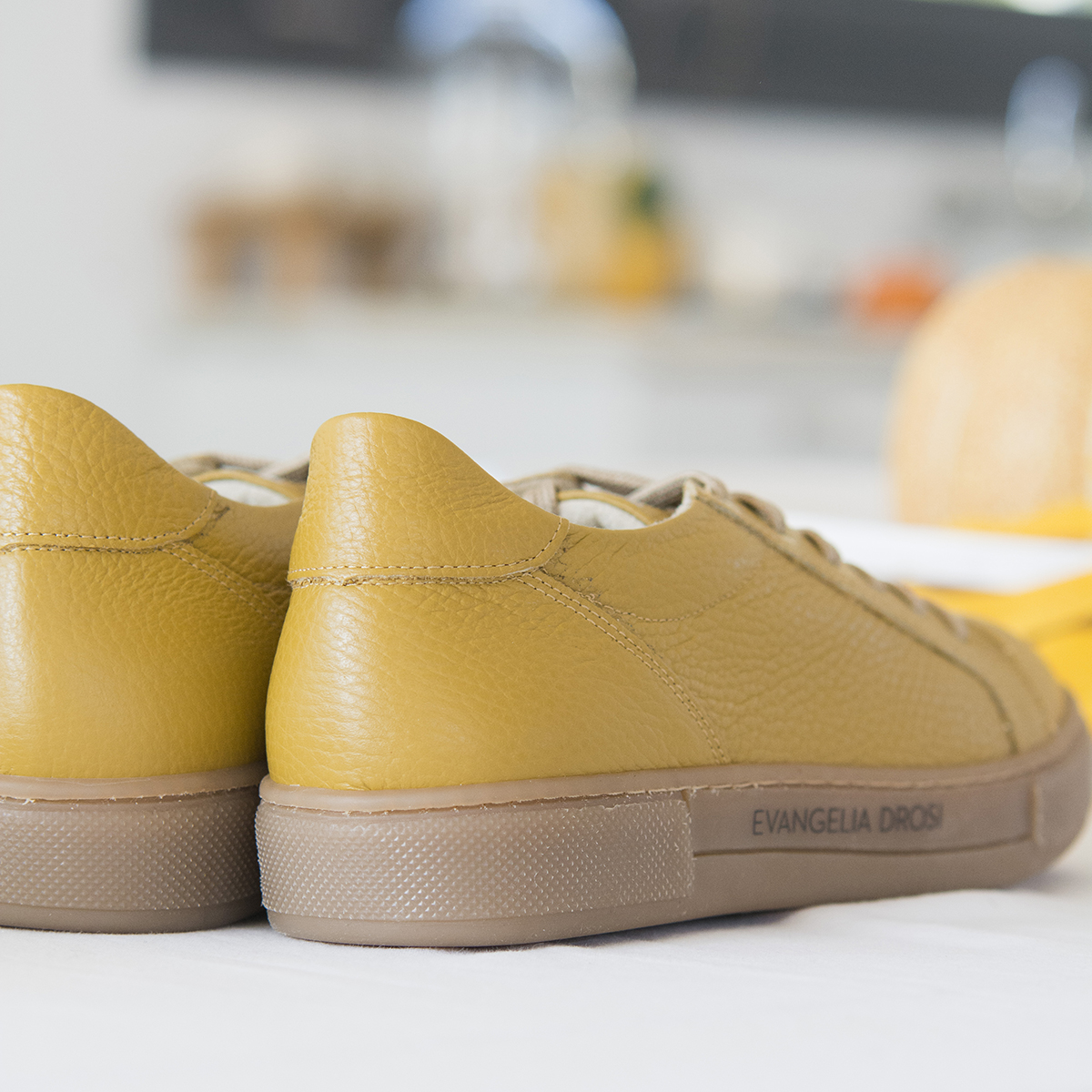 SNEAKERS ΜΟΥΣΤΑΡΔΙ