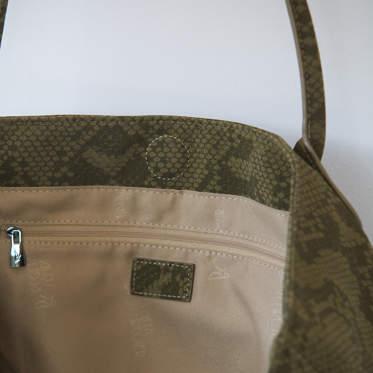 ΤΣΑΝΤΑ ΩΜΟΥ SNAKE