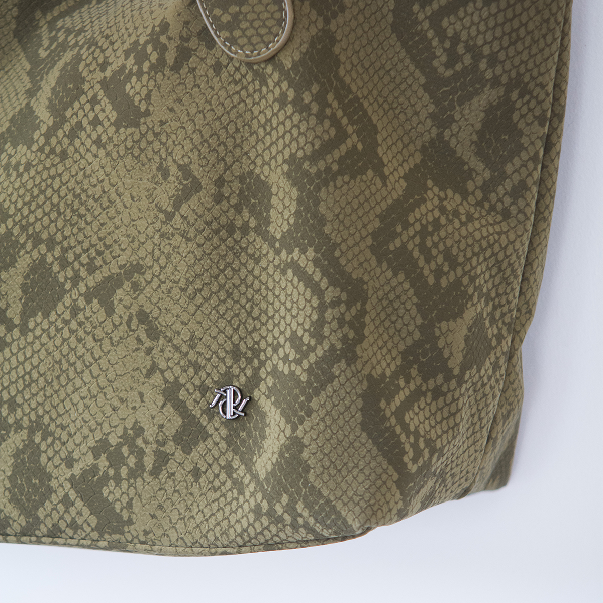 ΤΣΑΝΤΑ ΩΜΟΥ SNAKE