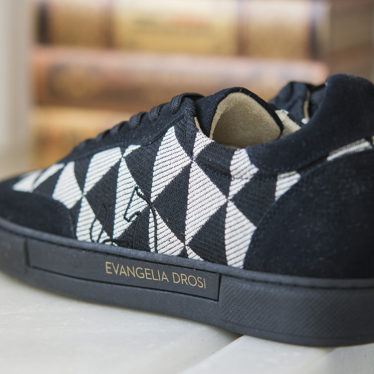 SNEAKERS ΜΑΥΡΑ TRIANGLE