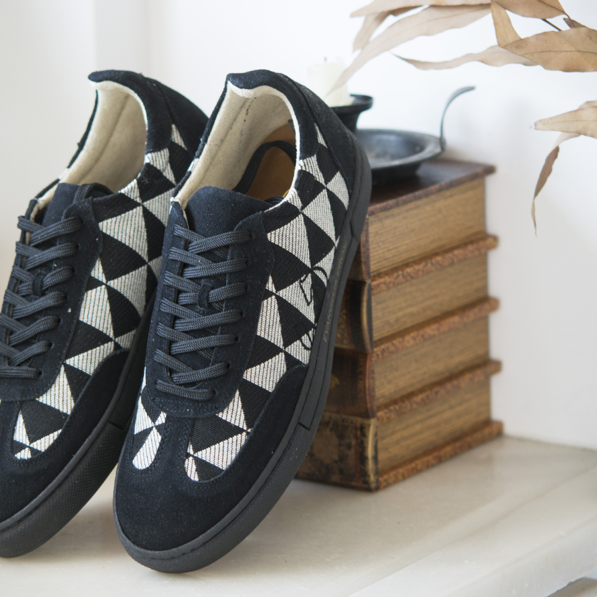 SNEAKERS ΜΑΥΡΑ TRIANGLE