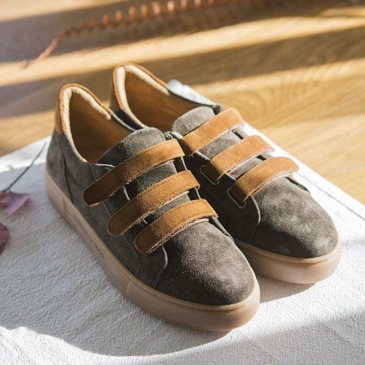 SNEAKERS BROWN SCRATCH