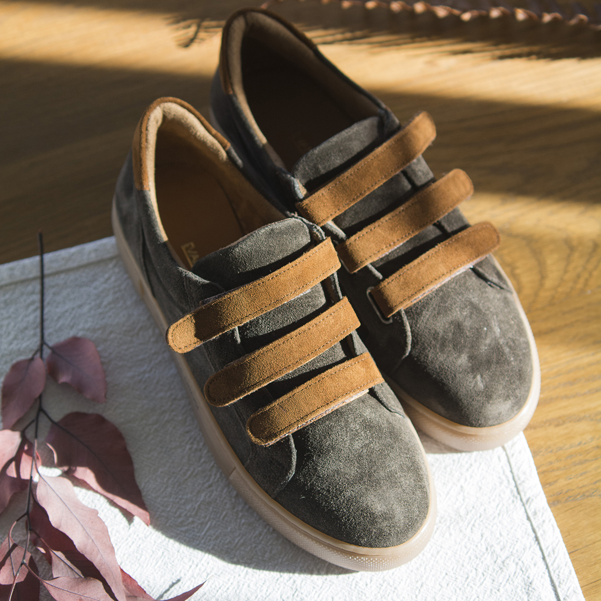 SNEAKERS BROWN SCRATCH