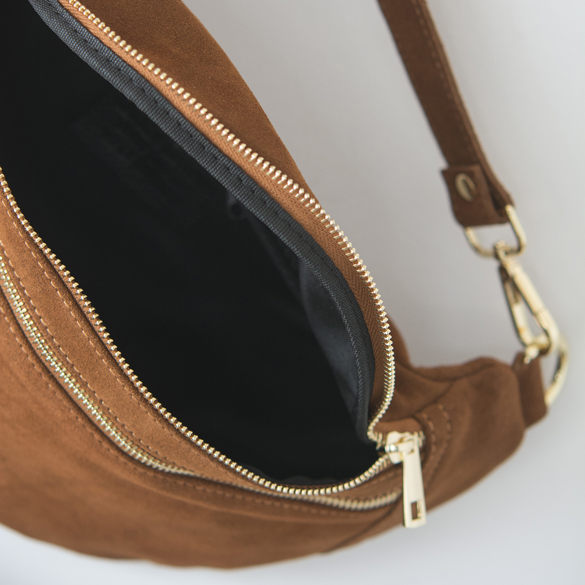 ΤΣΑΝΤΑ ΜΠΑΝΑΝΑ ΑΠΟ ΔΕΡΜΑ SUEDE