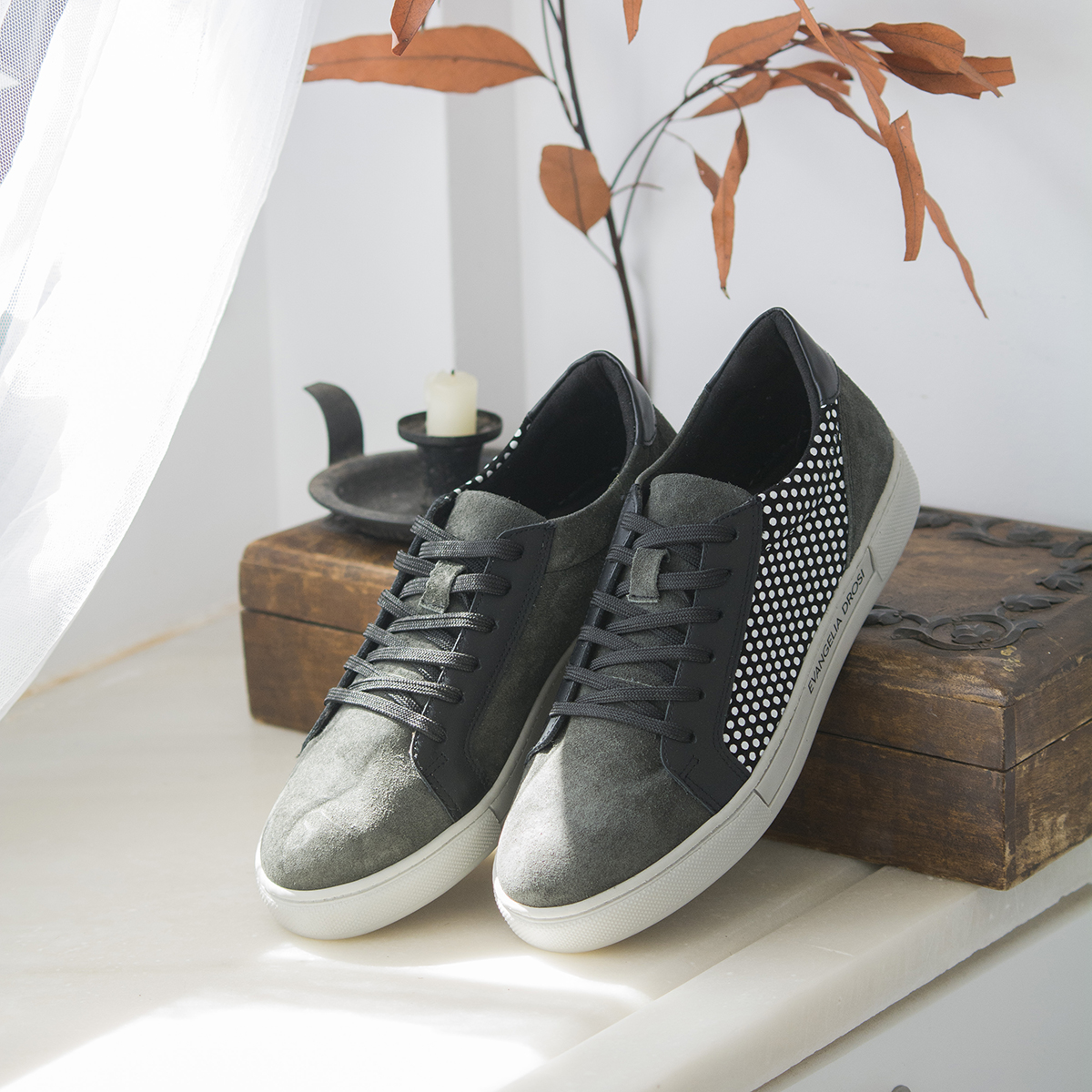 SNEAKERS GREY DOTS