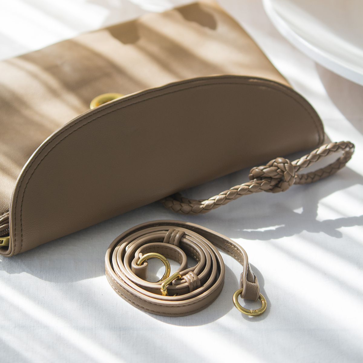 ΤΣΑΝΤΑ ΜΕ ΧΡΥΣΟ ΠΕΤΑΛΟ