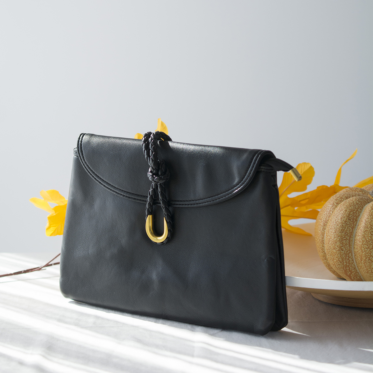 ΤΣΑΝΤΑ ΜΕ ΧΡΥΣΟ ΠΕΤΑΛΟ