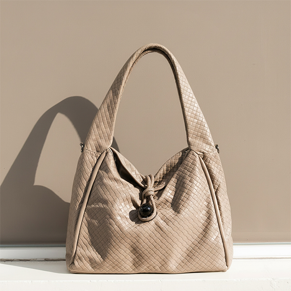 ΤΣΑΝΤΑ ΜΕ ΚΟΥΜΠΙ