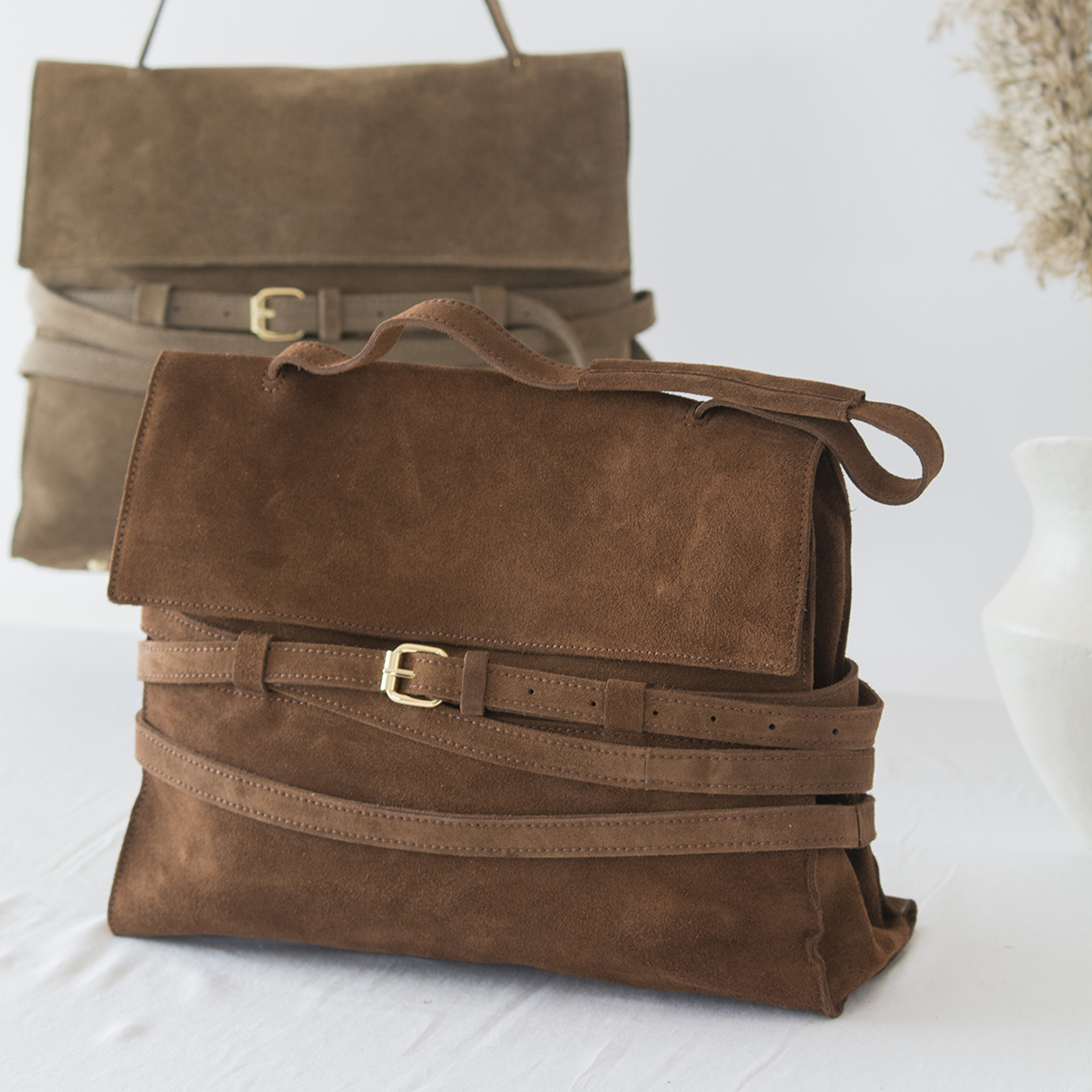 ΤΣΑΝΤΑ ΑΠΟ ΔΕΡΜΑ ΩΜΟΥ ΚΑΙ ΧΙΑΣΤΙ