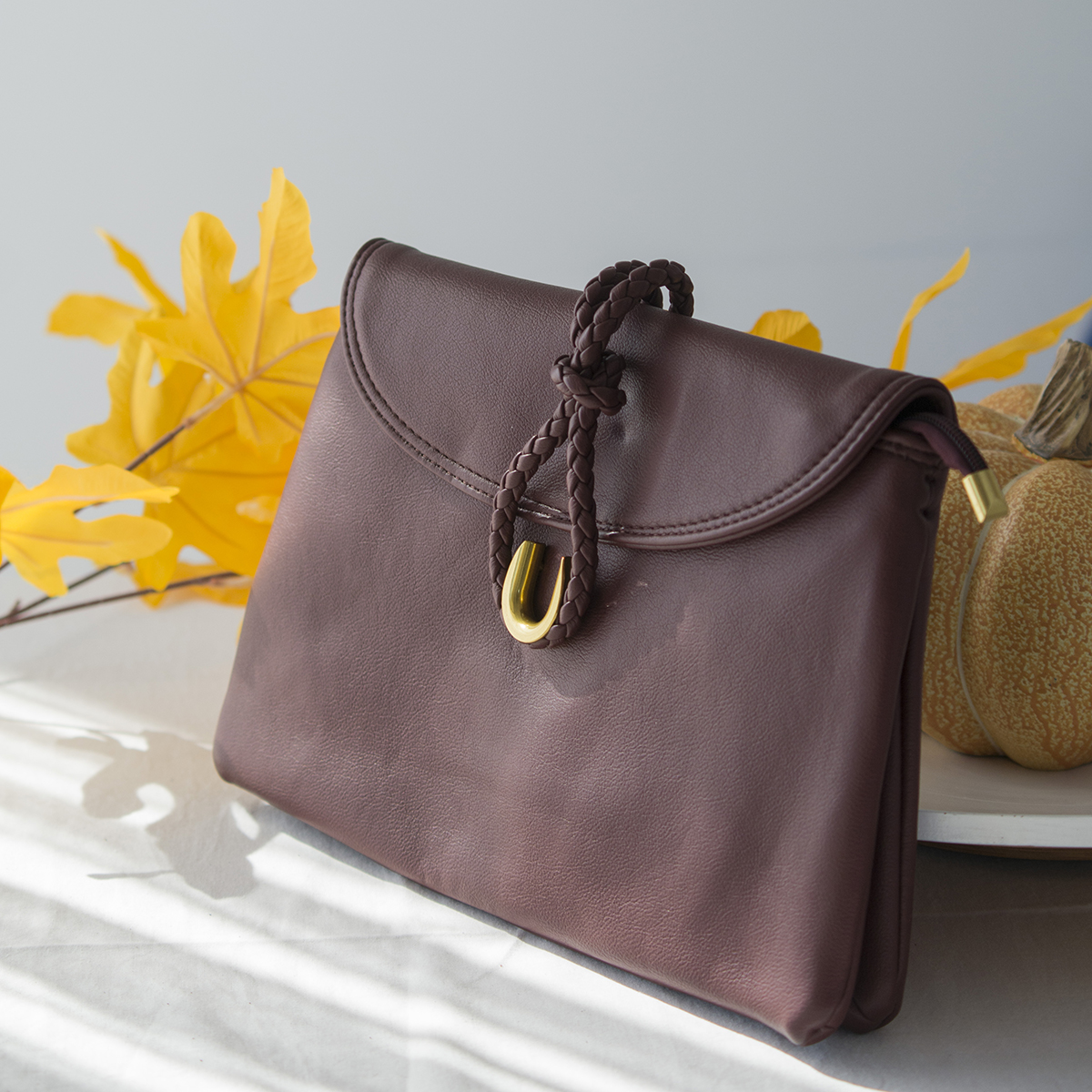 ΤΣΑΝΤΑ ΜΕ ΧΡΥΣΟ ΠΕΤΑΛΟ