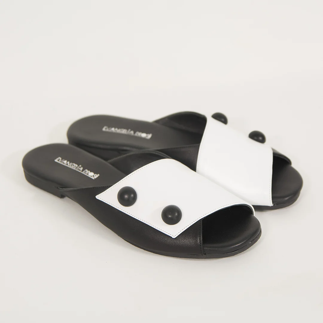 Γυναικεία Δερμάτινα Σανδάλια με Κουμπιά